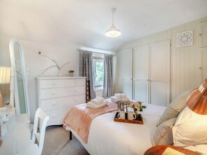 2 bedrooms, free WiFi, bed sheets - Heartwarming Cottage (Wickham Market)