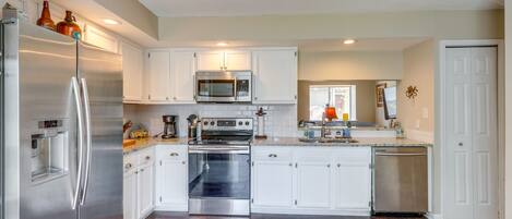 Fridge, microwave, stovetop, dishwasher