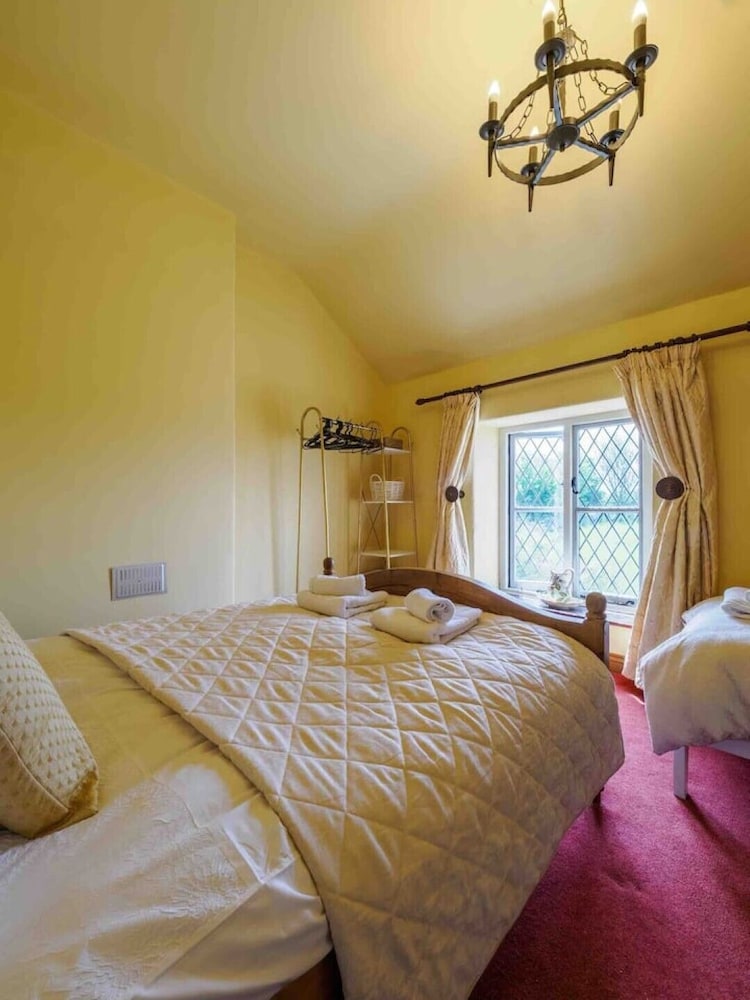Character farm house with hot tub Buxton Vrbo