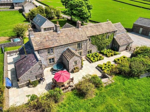 Character farm house with hot tub
