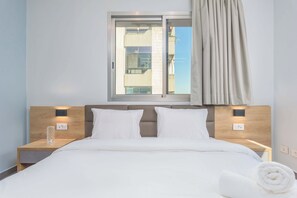 Premium bedding, individually decorated, individually furnished - Grey - Elegant Apartments in Awkar (Mazraet El Hadira)