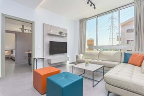 Grey 301 | Oppholdsrom | En 52-tommers smart-TV med kabel-kanaler samt strømmetjenester