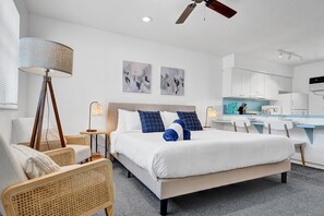 Studiosuite – premium | Oppholdsområde | En 50-tommers smart-TV med digitale kanaler