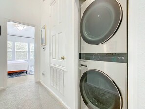 3 bedrooms, iron/ironing board, travel crib, WiFi - Peter Pan's Flight - Disney Themed Townhome (Kissimmee)