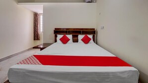 Deluxe Double Room | WiFi (free), bed sheets - Preethi Hotel - Urban Express Stay (Anekal)