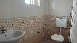 Basic Double Room | Bathroom | Towels - Preethi Hotel - Urban Express Stay (Anekal)