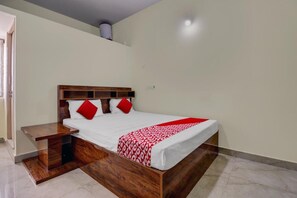 Quarto casal luxo | Wi-Fi de cortesia, roupa de cama