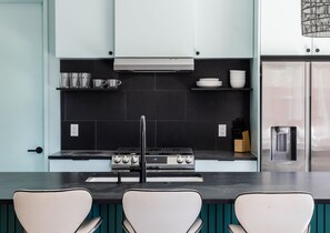 冰箱、微波炉、炉灶、洗碗机