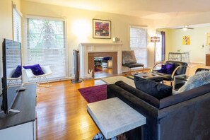 Smart TV, books, stereo - 3BR for 1-8pp - 1/3mile Med Cen - 1/2mile Rice Uni (Houston)