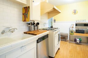 Fridge, microwave, oven, stovetop - 3BR for 1-8pp - 1/3mile Med Cen - 1/2mile Rice Uni (Houston)