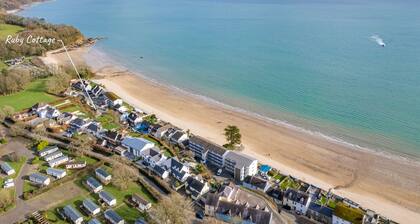 Ruby Cottage - Beachside Cottage with Views