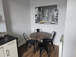 Apartment | In-room dining