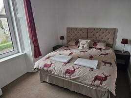 Apartment | 2 bedrooms, iron/ironing board, cribs/infant beds, free WiFi