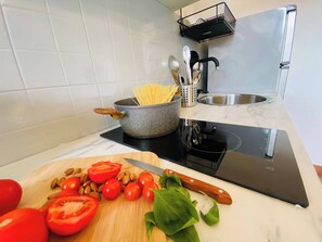 Appartement, 1 chambre, balcon, vue sur la ville | Cuisine privée