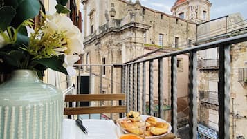 Apartamento, 1 quarto, sacada, vista para a cidade | Opções para refeição ao ar livre