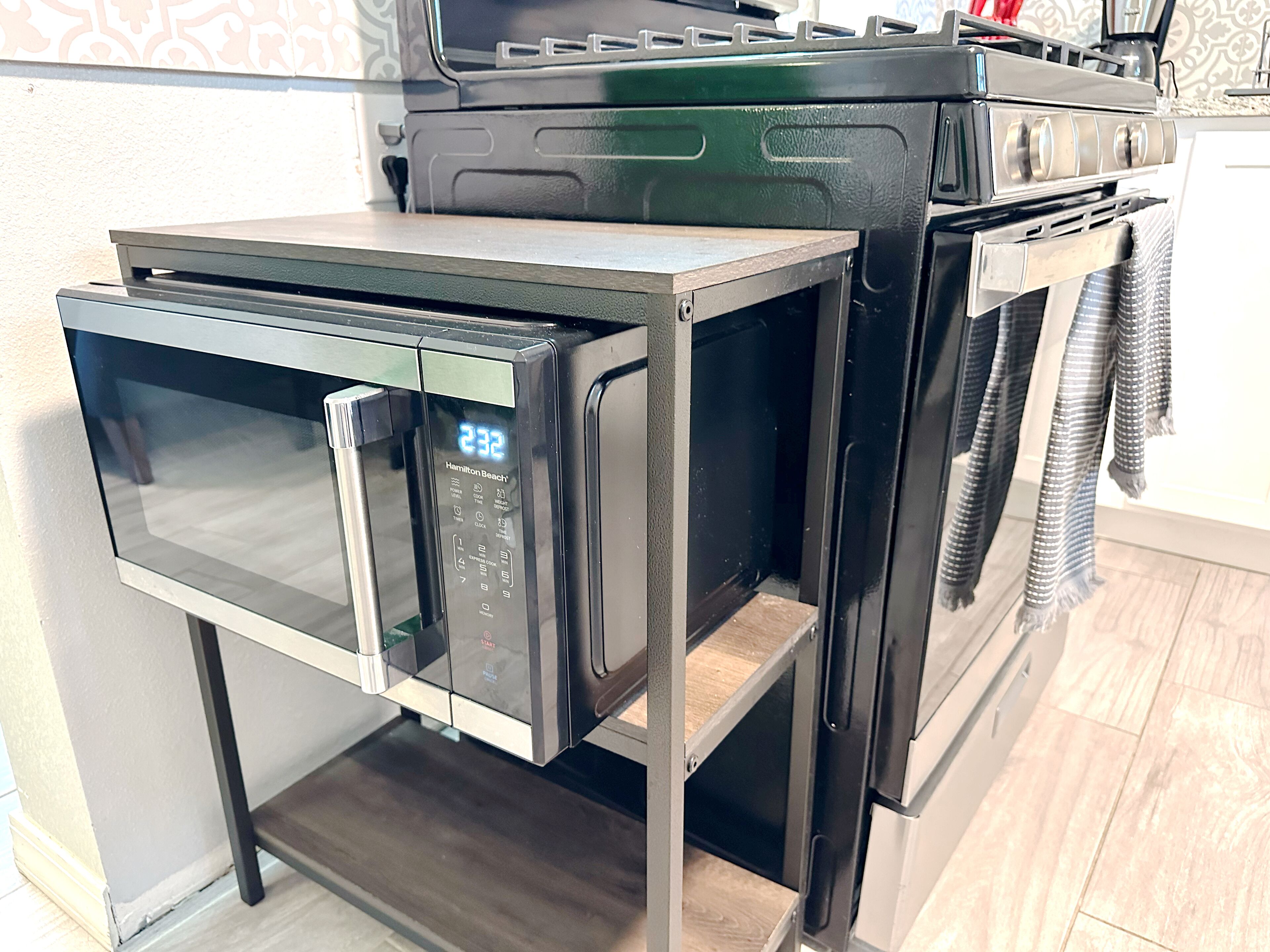 ثلاجة، ميكروويف، فرن، موقد طهي مسطح