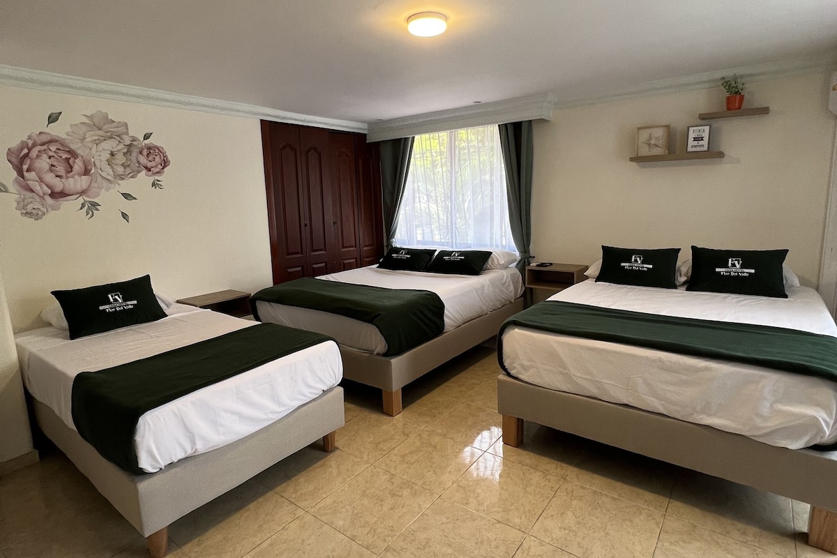 Family Room | 1 bedroom, hypo-allergenic bedding, desk, laptop workspace