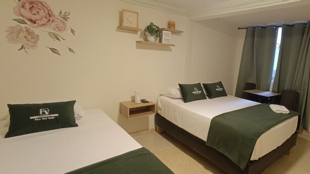 Business Room | Hypo-allergenic bedding, desk, laptop workspace, free WiFi - CASA HOTEL FLOR DEL VALLE (Cali)
