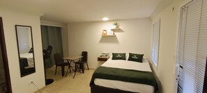 Exclusive Room | Hypo-allergenic bedding, desk, laptop workspace, free WiFi - CASA HOTEL FLOR DEL VALLE (Cali)