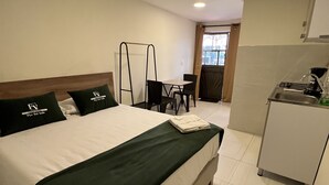 Classic Studio | Hypo-allergenic bedding, desk, laptop workspace, free WiFi - CASA HOTEL FLOR DEL VALLE (Cali)