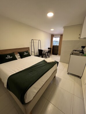 经典开间 | 防过敏的被褥、办公桌、笔记本电脑工作区、免费 WiFi