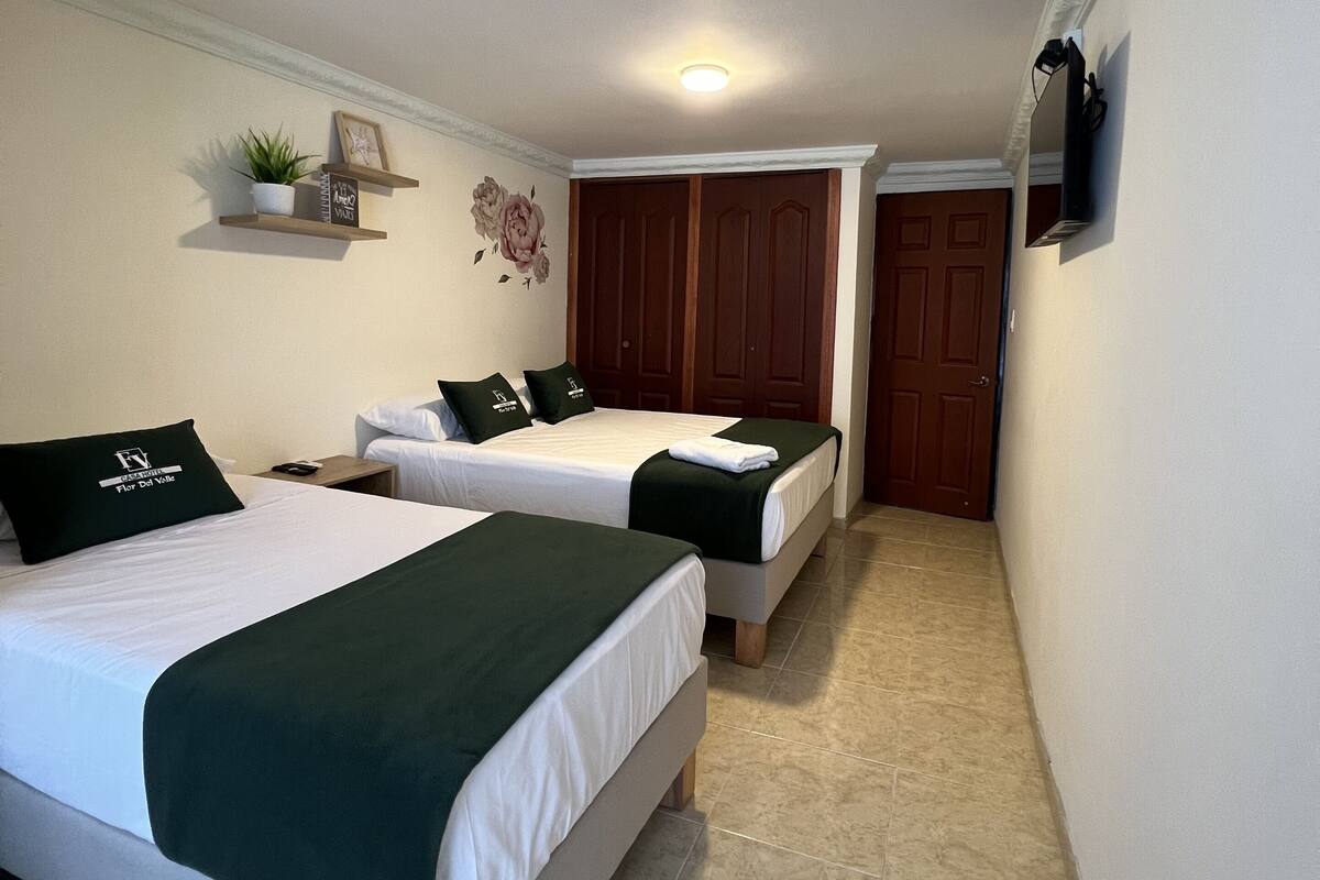 Comfort Room | 1 bedroom, hypo-allergenic bedding, desk, laptop workspace