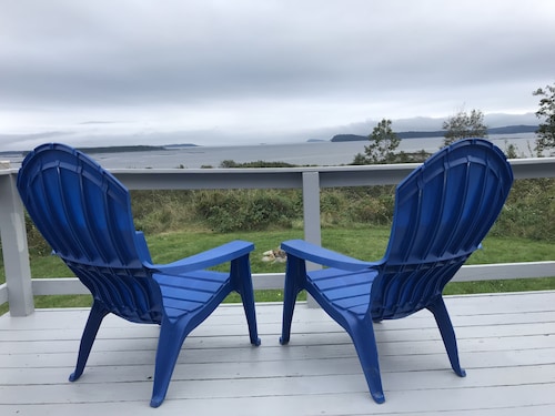 Portside on Holmes Bay with ever-changing panoramic vistas of the Bold Coast.