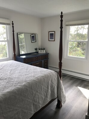 3 soverom, skrivebord, strykejern/-brett og wi-fi (inkludert)