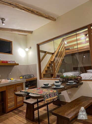 Light Wood - Cabaña Nogal
Hermosa Cabaña en el centro del pueblo de Huaran