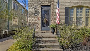 Exterior detail - Beautiful North Buffalo Apartment (Buffalo)