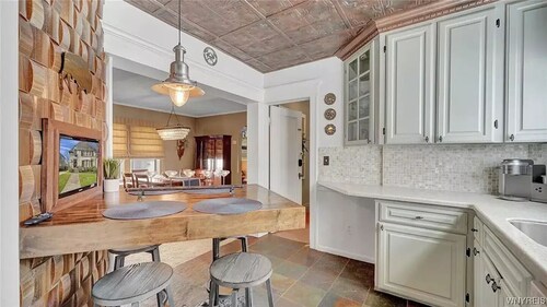 Beautiful North Buffalo Apartment