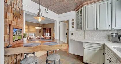 Beautiful North Buffalo Apartment