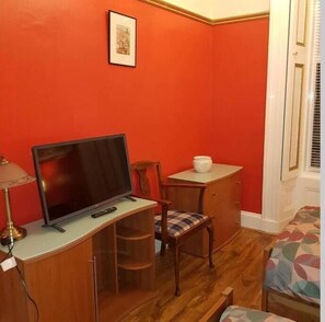 Iron/ironing board, free WiFi, bed sheets