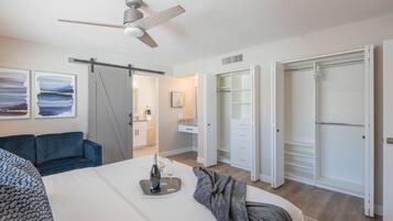 4 dormitorios, escritorio, tabla de planchar con plancha y cuna de viaje