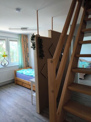 3 makuuhuonetta, silitysrauta/-lauta, ilmainen Wi-Fi, vuodevaatteet