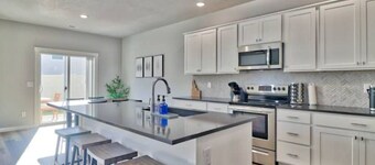Brand new Meridian, ID Home, King Beds, games, BBQ