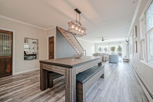 Mineola Manor Lake House