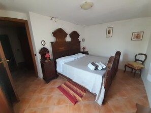 1 Schlafzimmer, Reisekinderbett, kostenloses WLAN, Bettwäsche