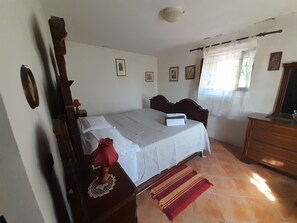 1 Schlafzimmer, Reisekinderbett, kostenloses WLAN, Bettwäsche