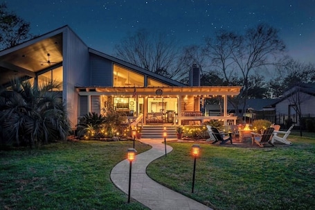 Exterior. Karaoke,Arcade,Firepit,PrivateDock,Projector,Kayaks,SUP,Fishing,Massage,Mixology
