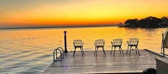 Lakefront, OutdoorProjector, Firepit,Dock,Lily Pad,Kayaks,Paddle boards,Arcade. 