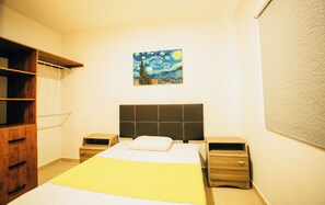 2 habitaciones, tabla de planchar con plancha, wifi y ropa de cama 