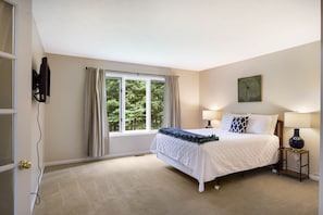 5 bedrooms, in-room safe, desk, travel crib