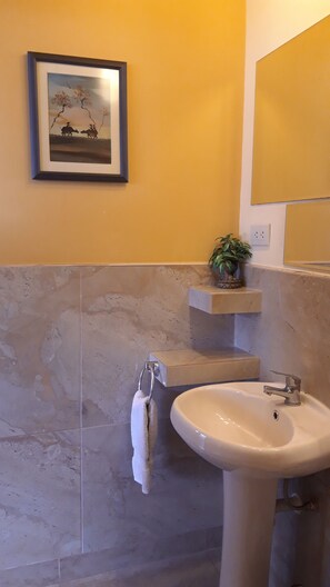 Towels, soap, toilet paper - DIVALI APT, cozy apt near to Kennedy Park in Miraflores  (Miraflores)