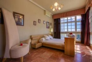 8 chambres, Wi-Fi, draps fournis