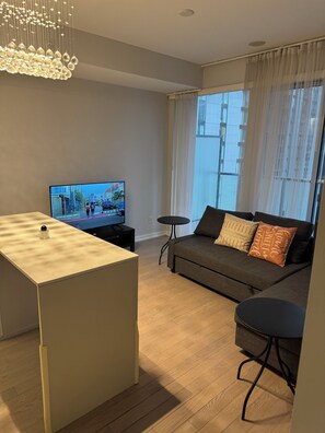 Classic Suite | Living area - Movich Inn (Toronto)