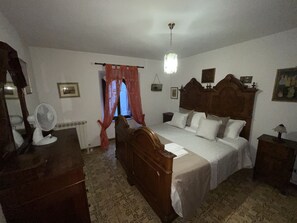 4 slaapkamers, reisbedje, wifi, beddengoed