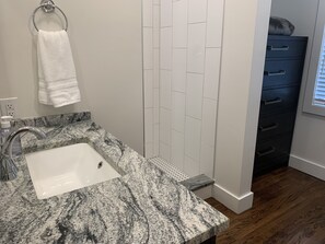 Shower, towels, soap - Across the street from Expo Center Fairgrounds-3 bedrooms, 3 bathrooms, Sleeps 8 (Tulsa)