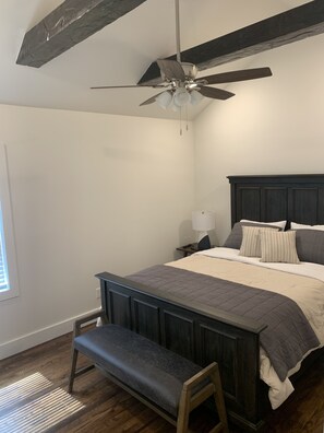 3 室のベッドルーム、アイロン / アイロン台、WiFi、ベッドシーツ