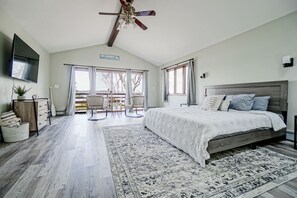 6 bedrooms, WiFi, bed sheets - Dual Lake Houses on Mineola Bay (Fox Lake)